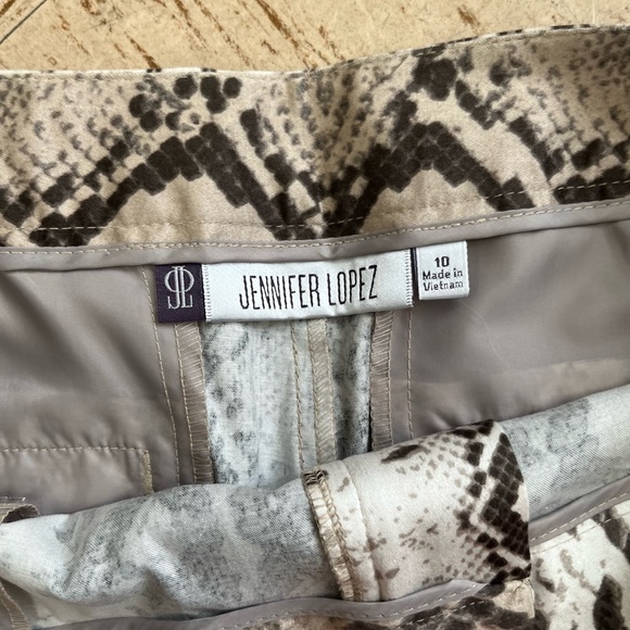 NWT python, print Jennifer Lopez shorts - Picture 3 of 5